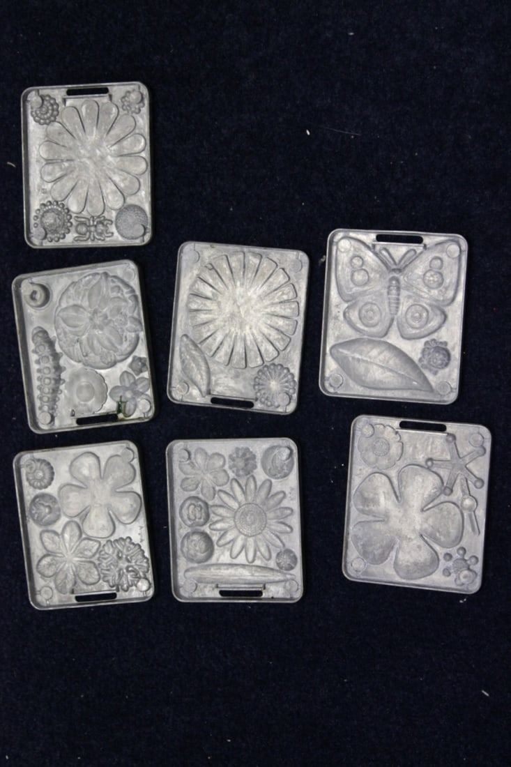 A Retro 1966 Mattel Fun Flowers Thing Making Mold - 8