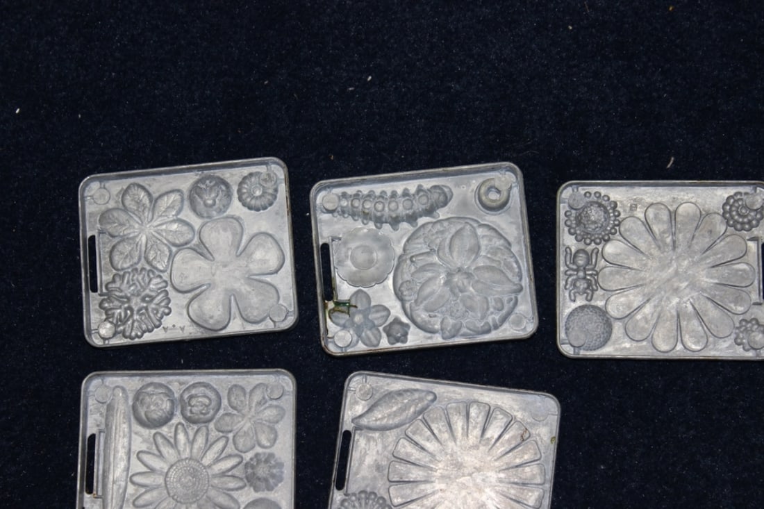 A Retro 1966 Mattel Fun Flowers Thing Making Mold - 9