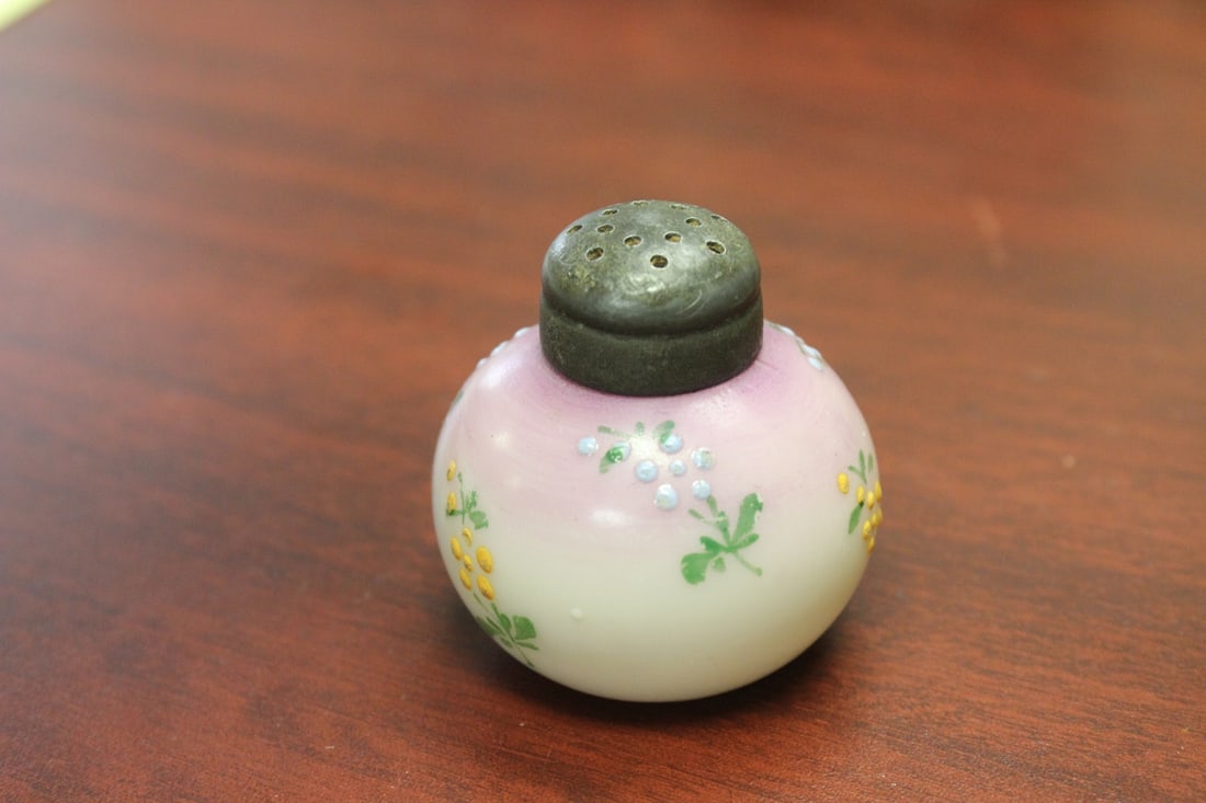 A Mount Washington Salt and Pepper Shaker - 2