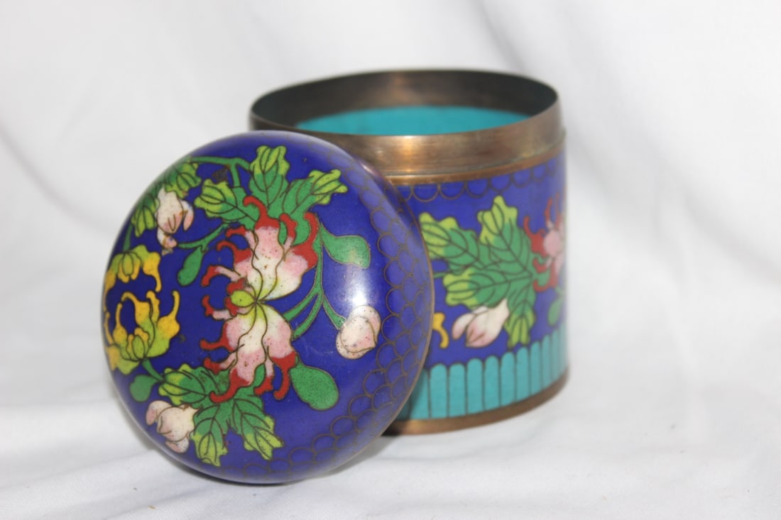 A Chinese Cloisonne Cylinder Box - 2