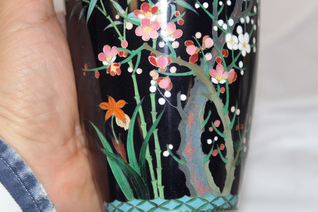 A Pair of Japanese Silverwire Cloisonne Vases - 7