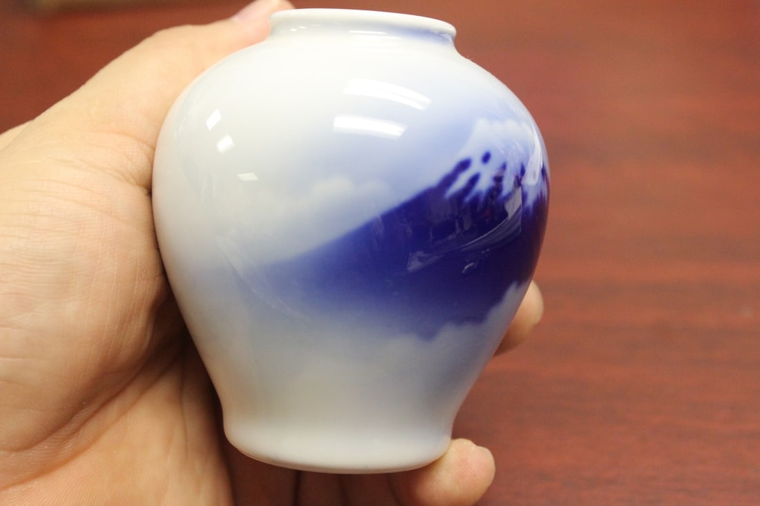A Japanese Fukugawa Small Vase - 5