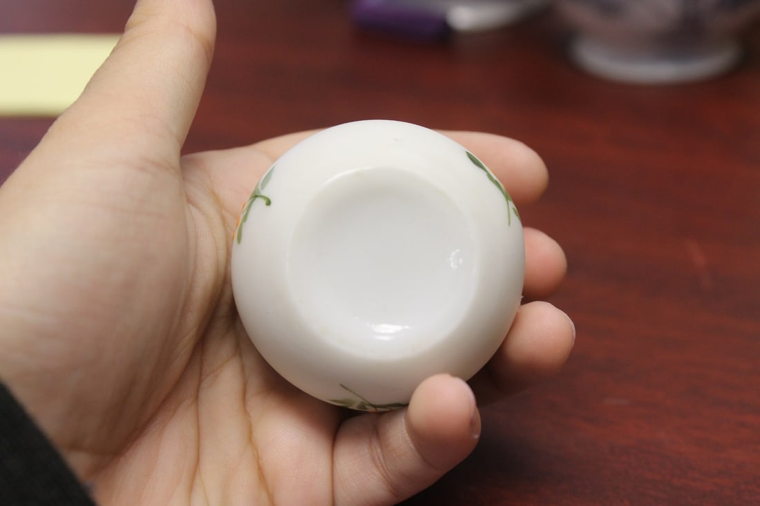 A Mount Washington Salt and Pepper Shaker - 3