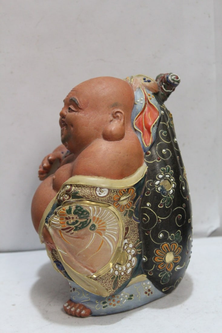 A Japanese Kutani Buddha Figurine - 2