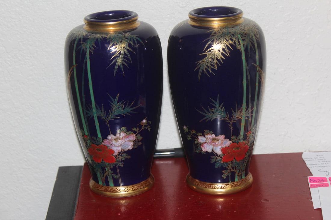 Pair of Signed Kutani Vases - 2