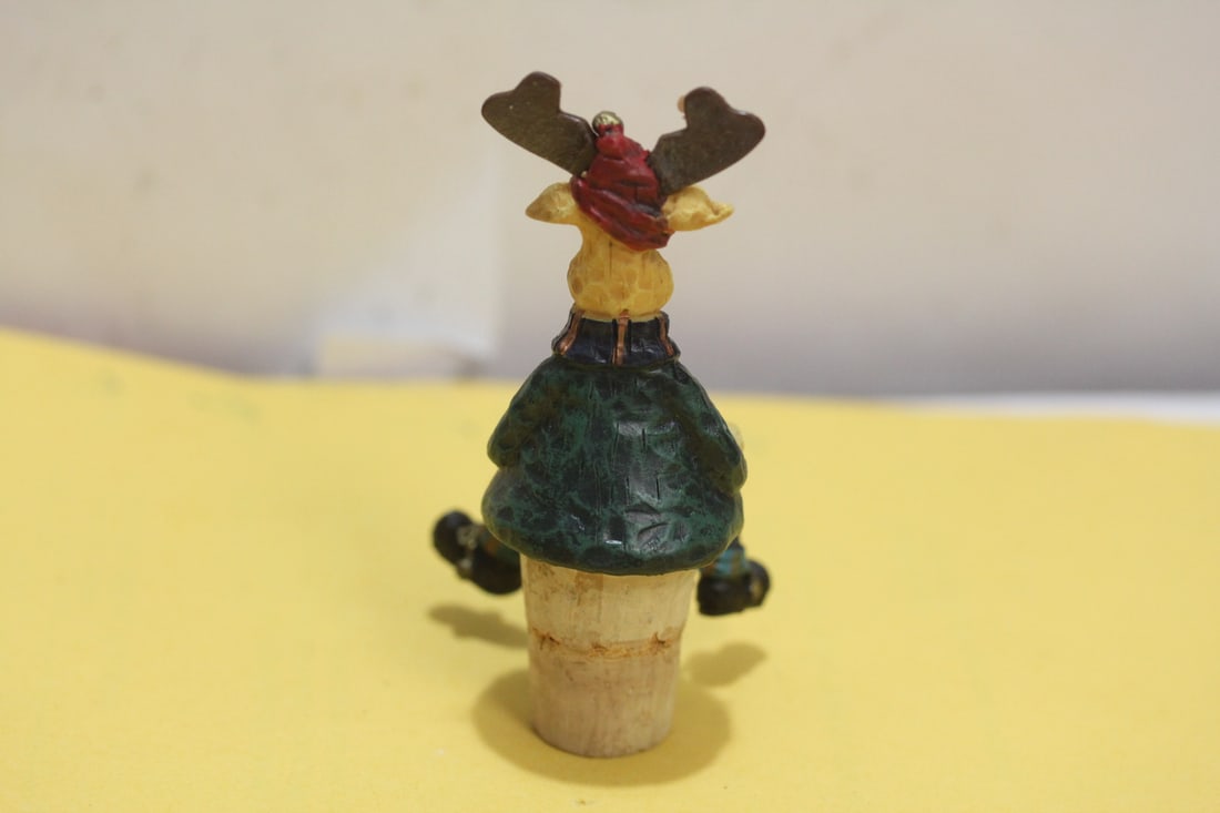 A Raindeer Cork Stopper - 3