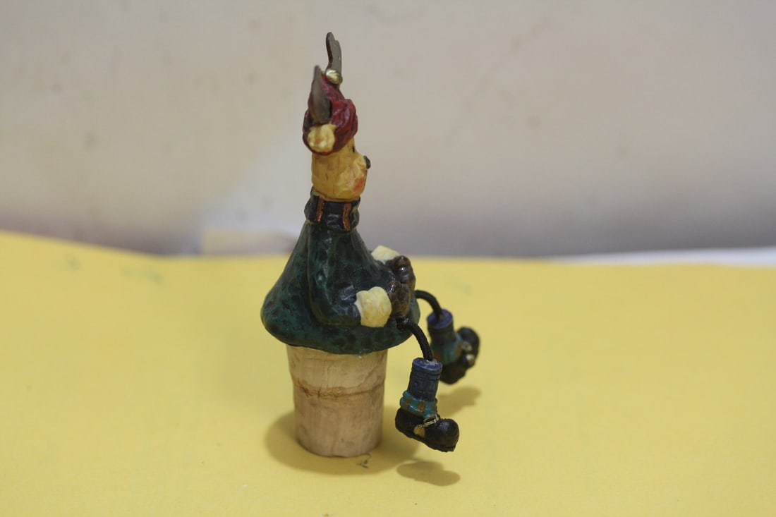 A Raindeer Cork Stopper - 4