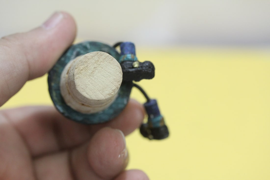 A Raindeer Cork Stopper - 5