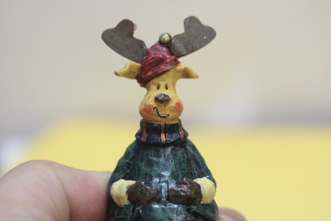 A Raindeer Cork Stopper - 6
