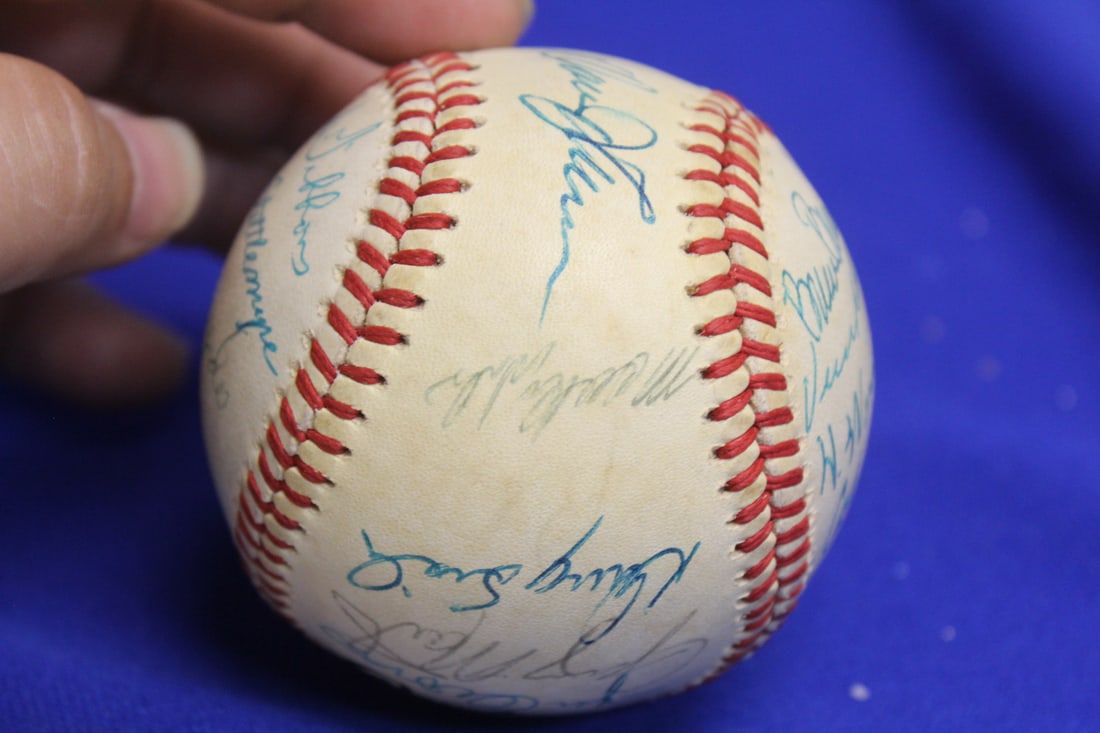 An Early 1980'S New York Mets Autographed Baseball - 6