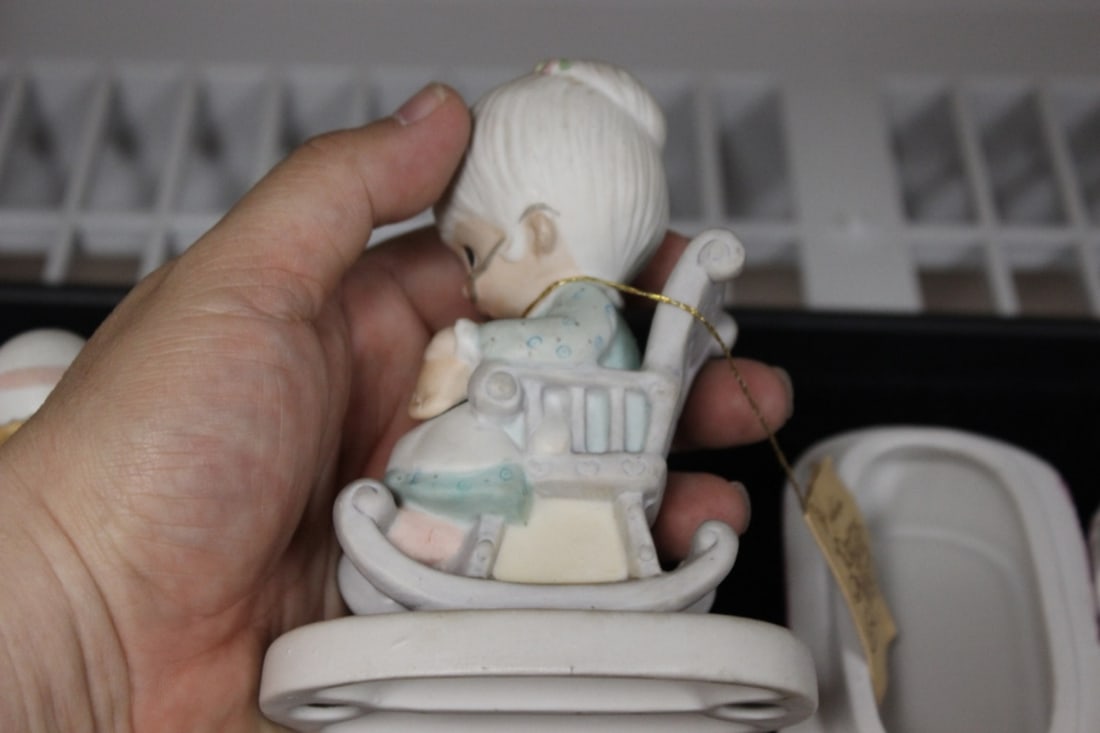 Lot of 3 Figurines - 10
