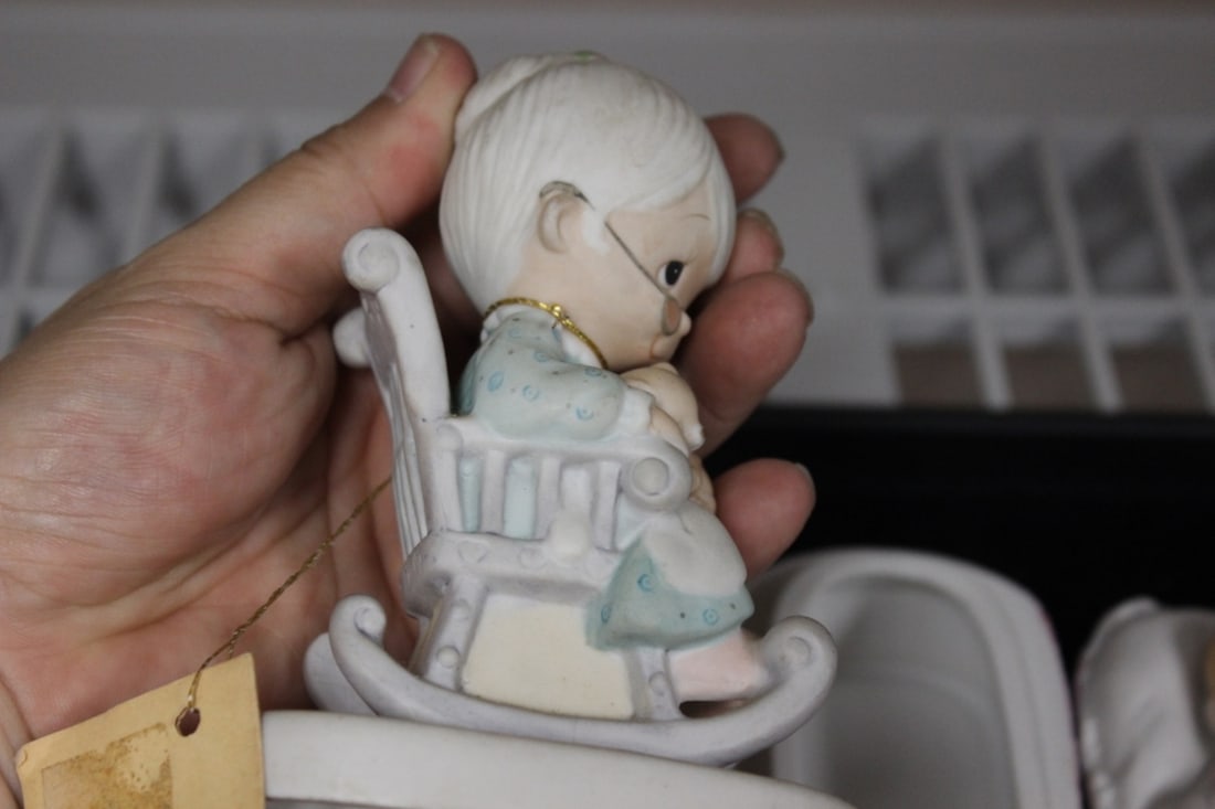 Lot of 3 Figurines - 12