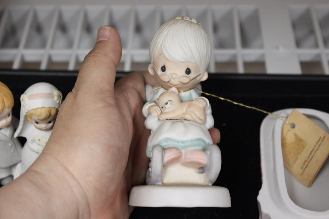 Lot of 3 Figurines - 9