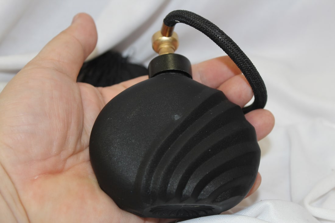 A Black Glass Parfume Bottle - 5