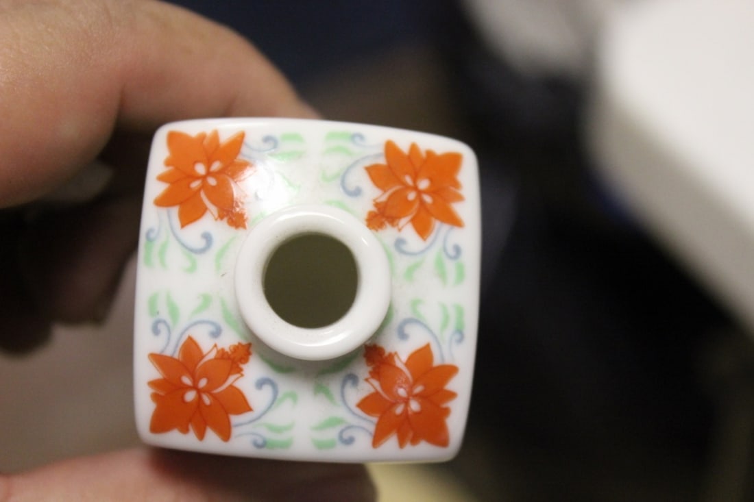 A Small Miniature Oriental Vase - 5