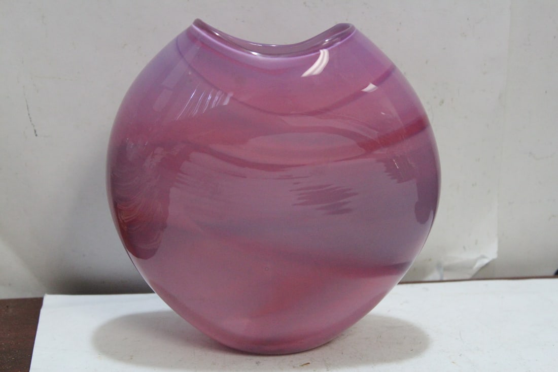 A Glass Light Studio Artglass Vase: most likely by Matt Seasholtz - 6 1/4" tall