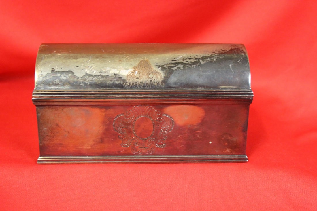 A Metal Dome Box: 5 7/8" long