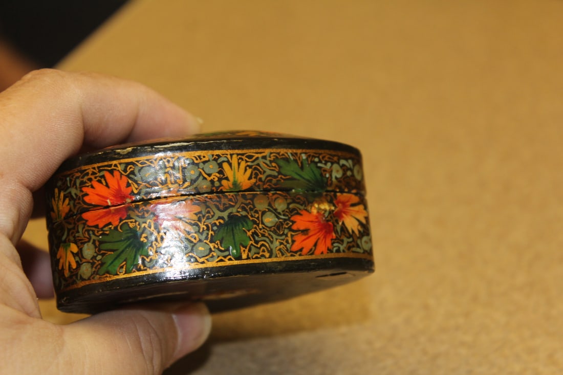 Vintage Heart Shape Lacquer Box - 2