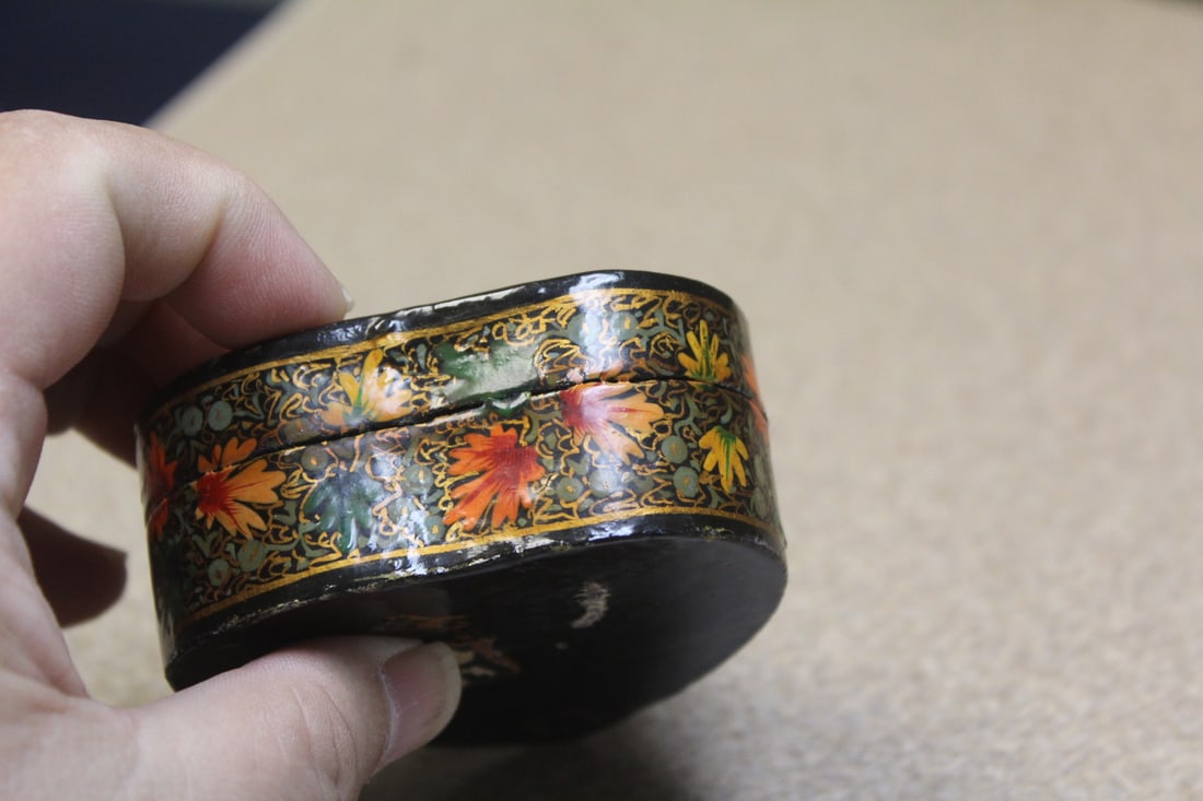 Vintage Heart Shape Lacquer Box - 3