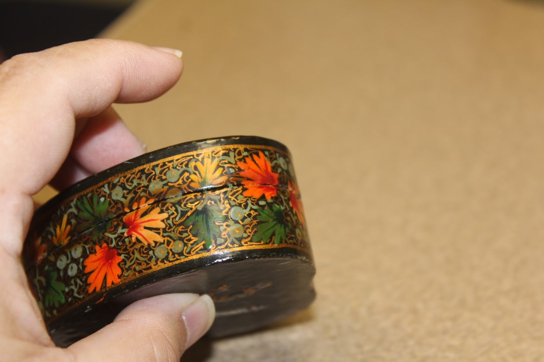 Vintage Heart Shape Lacquer Box - 4