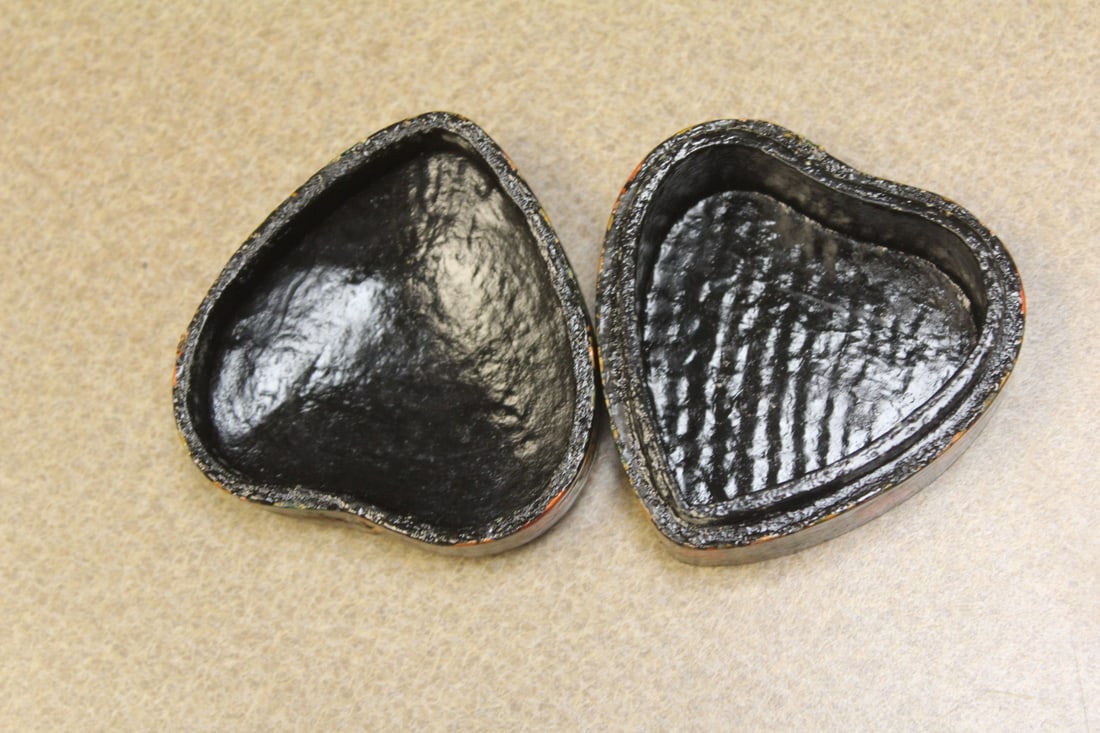 Vintage Heart Shape Lacquer Box - 6