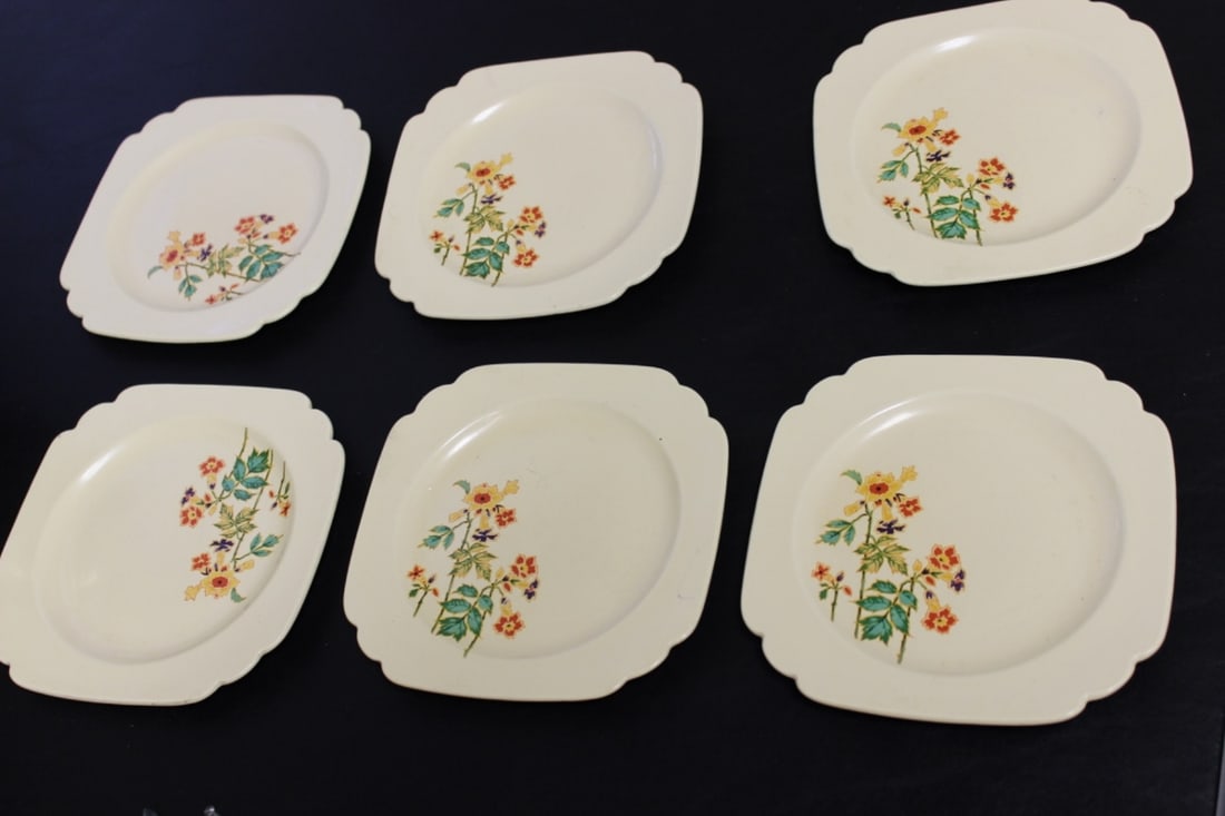 Lot or Set of Six Vintage Square Plates: 7 inches square
