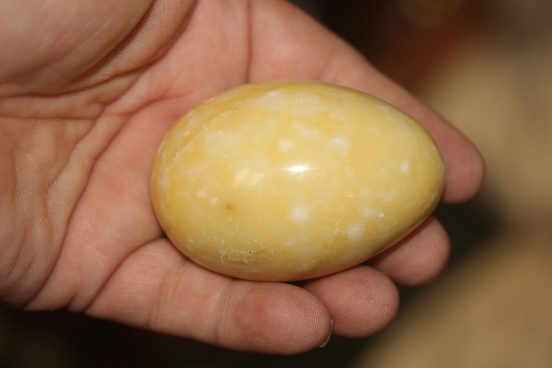 Gemstone Egg: 2 1/2" across