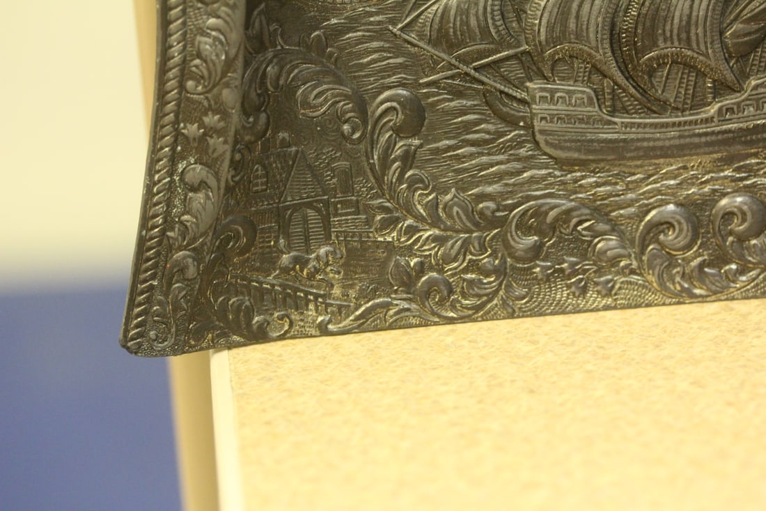Well carved crumb catcher - 3