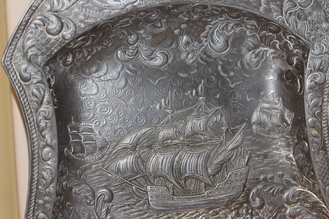 Well carved crumb catcher - 6
