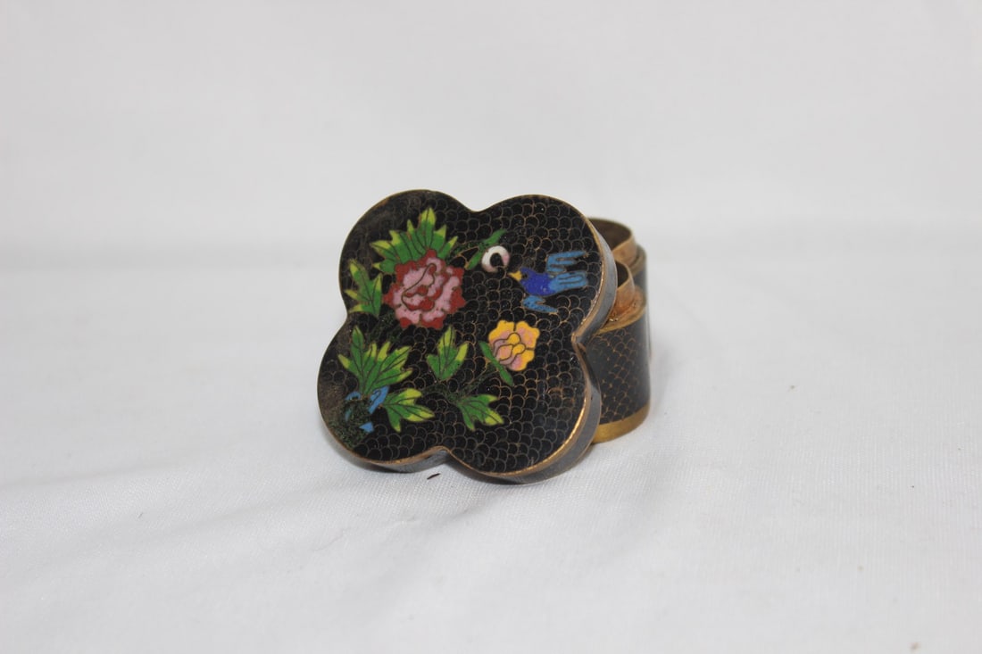 A Chinese Cloisonne Trinket Box - 2