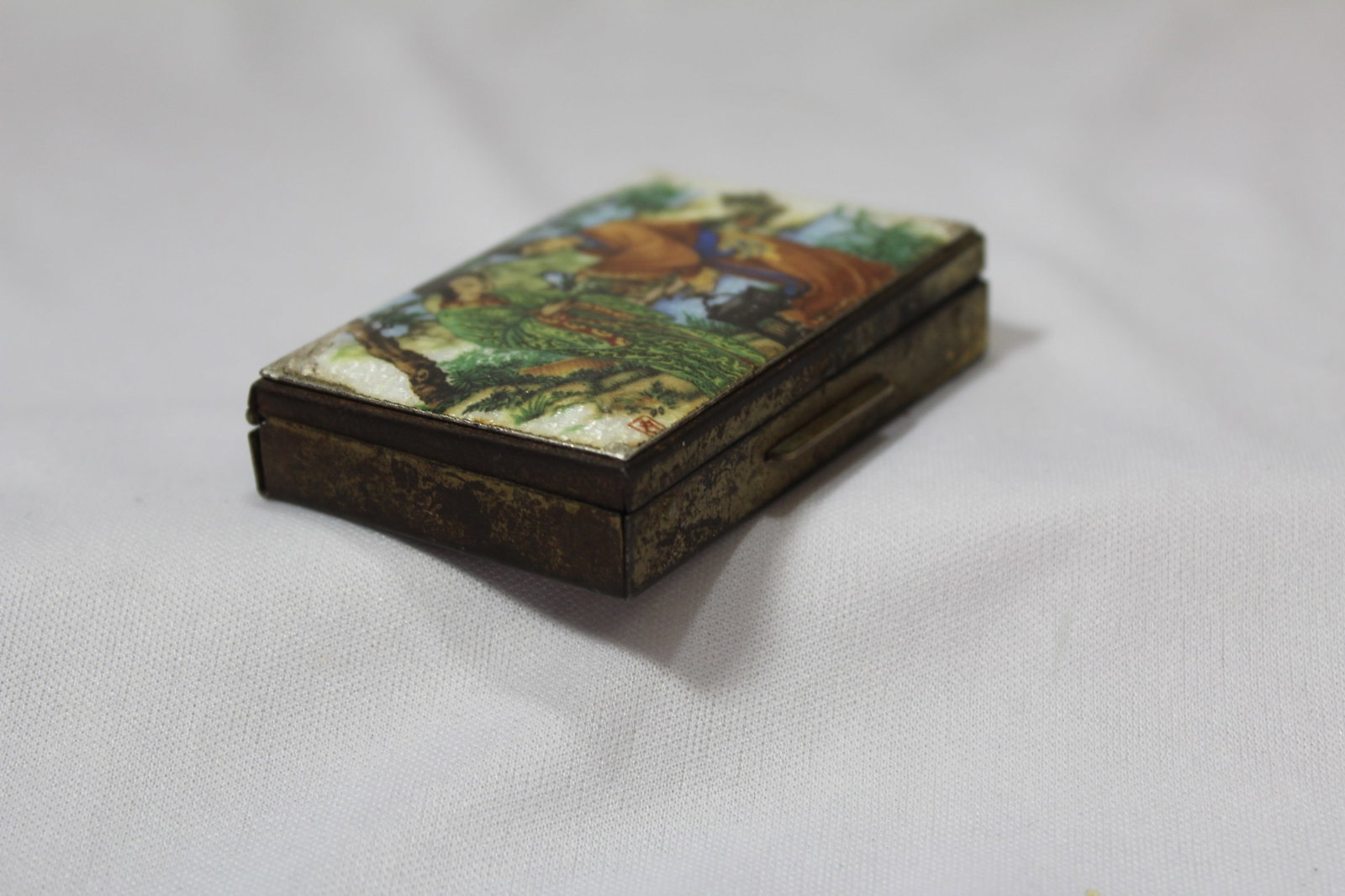 A Chinese Enamel Box - 4