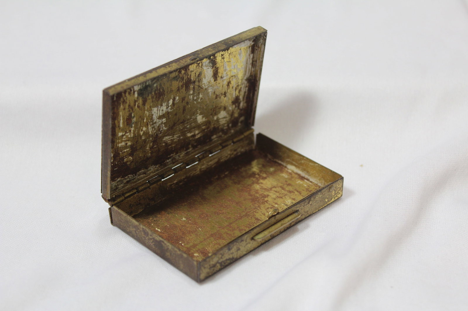 A Chinese Enamel Box - 8