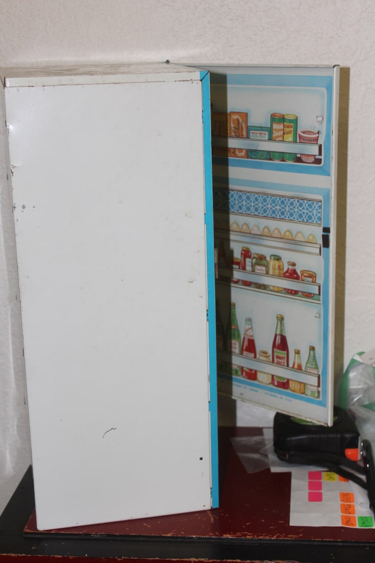 1960's Wolverine Tin Toy Refrigerator - 4