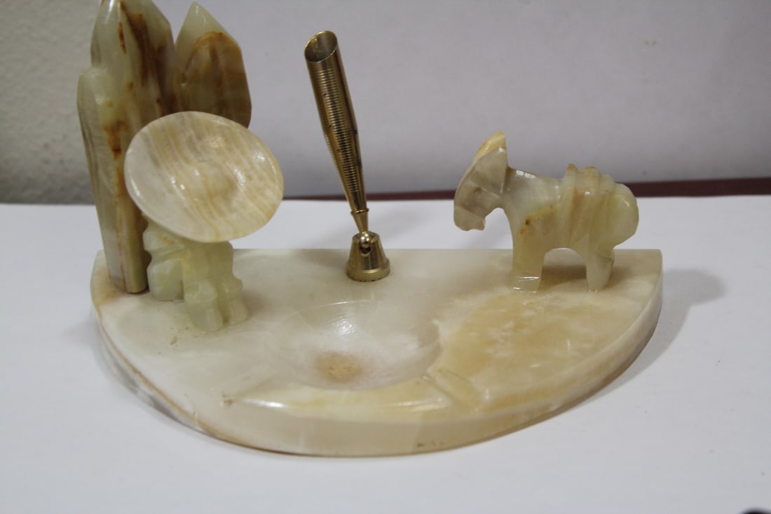 A Mexican Onyx Desk Pen Holder - 2