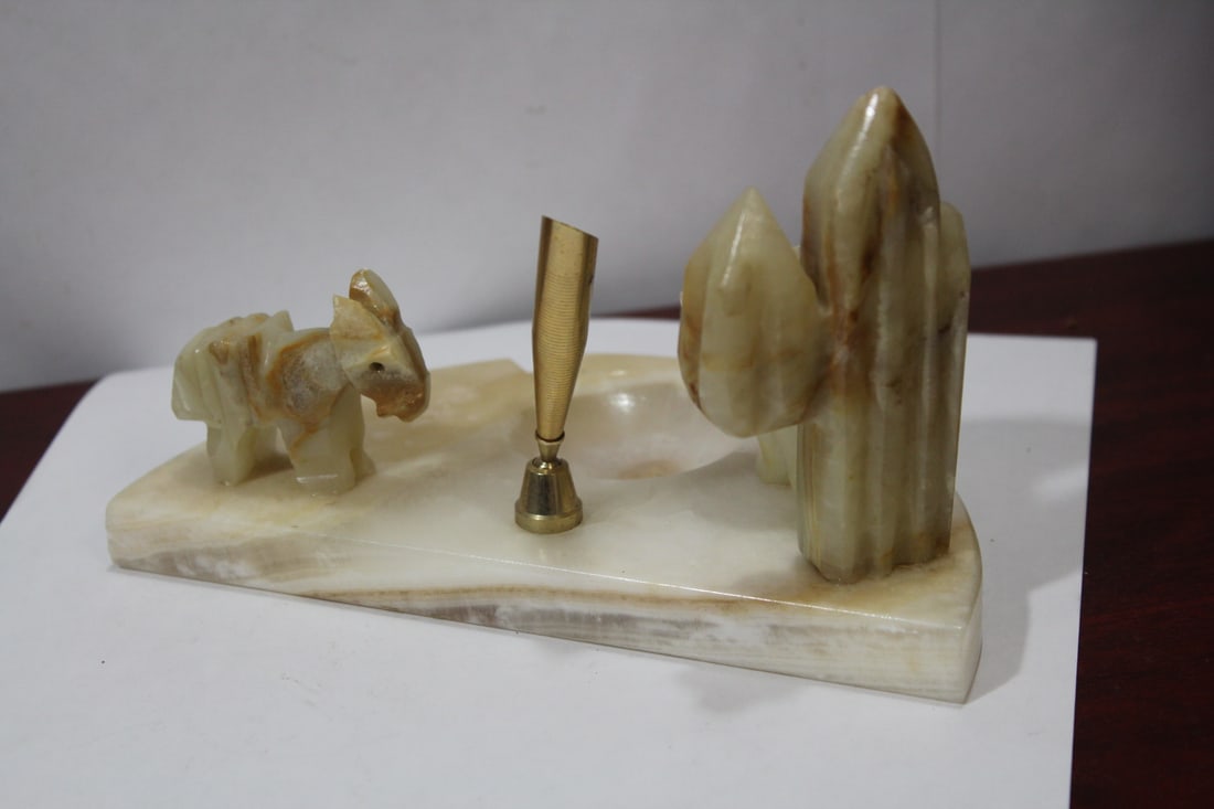 A Mexican Onyx Desk Pen Holder - 4