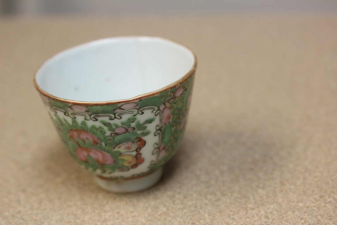 Antique Chinese Rose Medallion Small Cup - 3