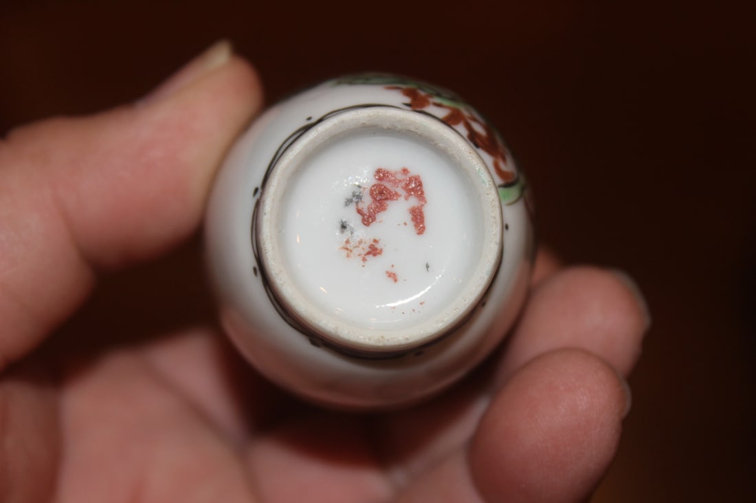 Small Chinese Porcelain Vase - 5