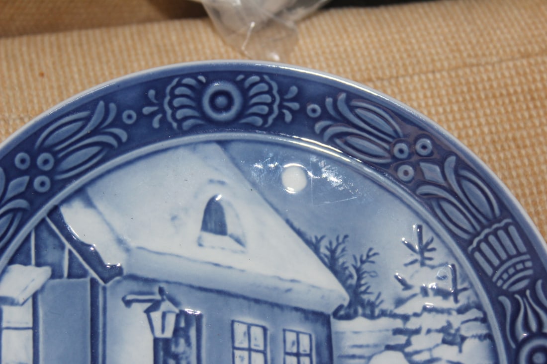 Georg Jensen 1975 Christmas Plate - 2