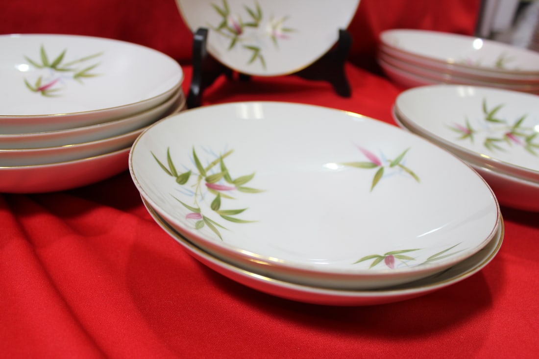 Lot of 13 Bowls - 4