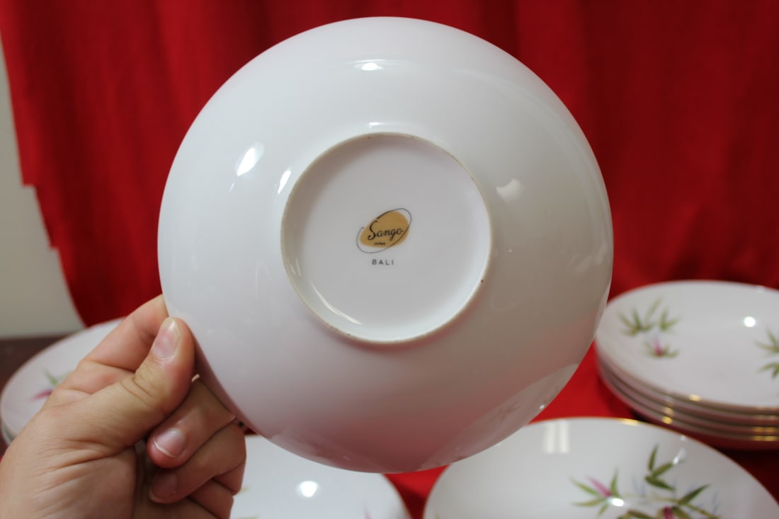 Lot of 13 Bowls - 6