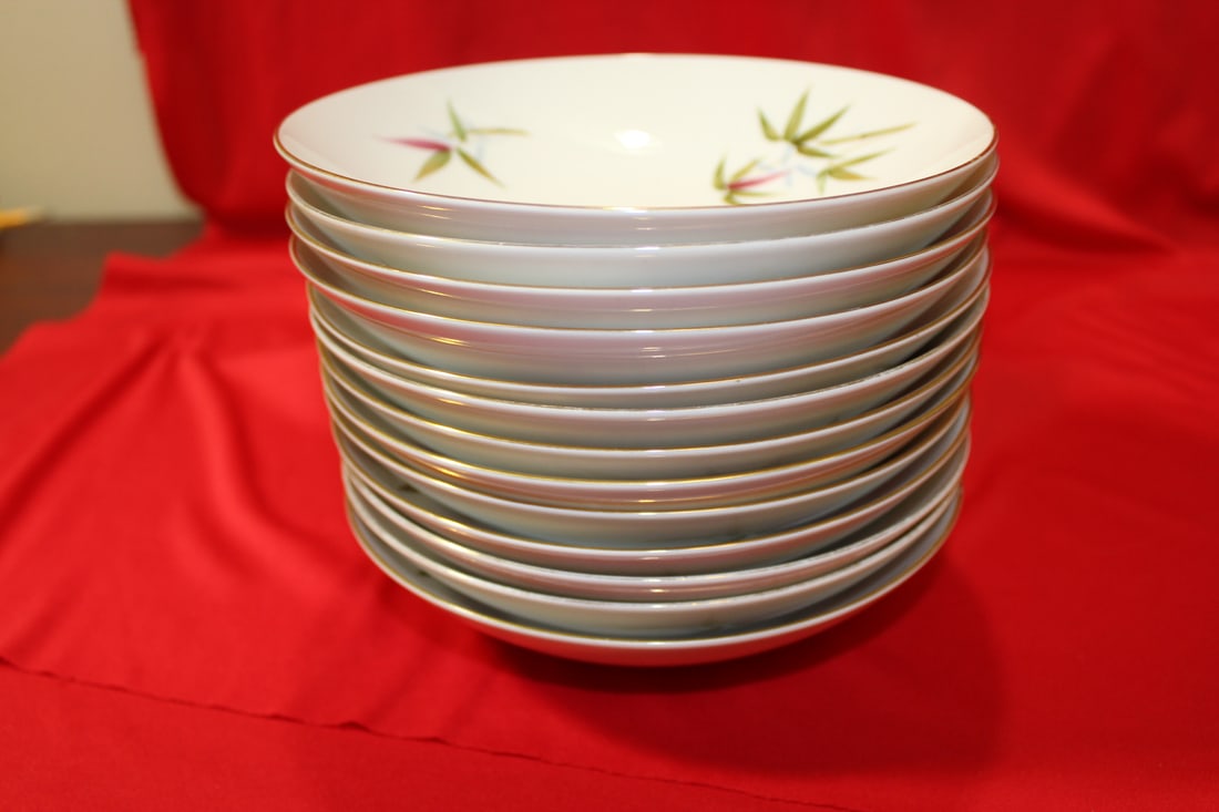 Lot of 13 Bowls - 7