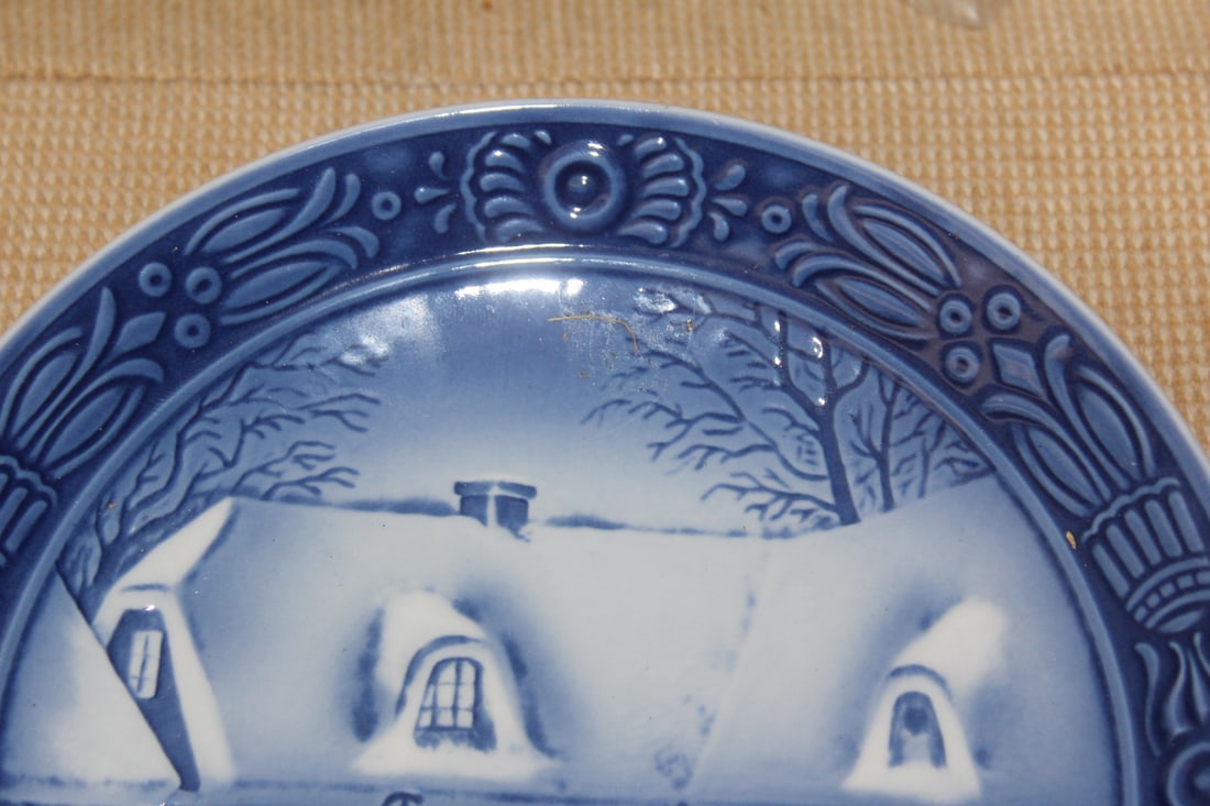 Georg Jensen 1976 Christmas Plate - 2
