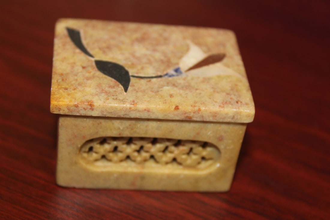 An Inlaid Soapstone Trinket Box - 3