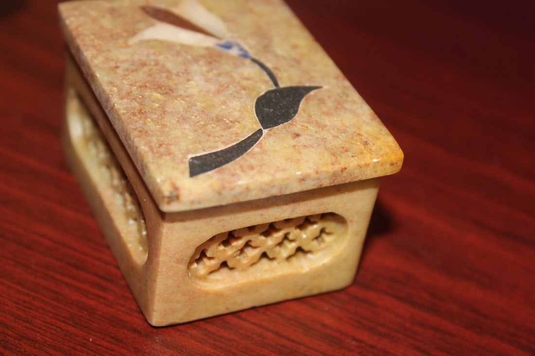 An Inlaid Soapstone Trinket Box - 4