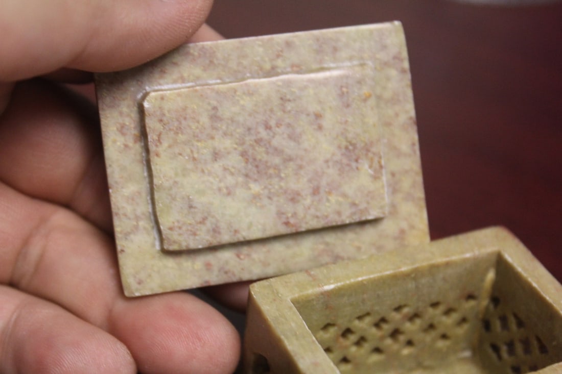 An Inlaid Soapstone Trinket Box - 5
