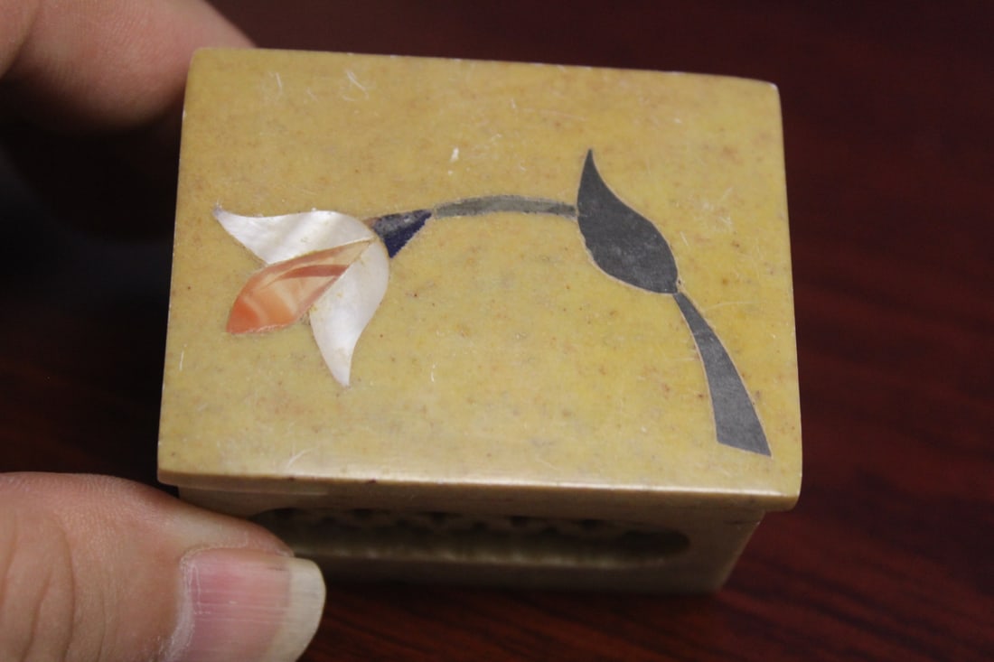 An Inlaid Soapstone Trinket Box - 2