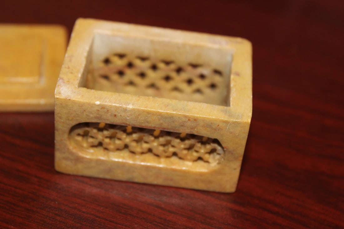 An Inlaid Soapstone Trinket Box - 7