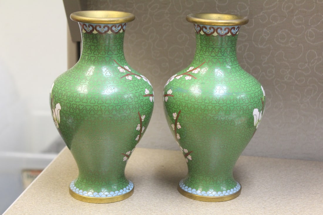Pair of Chinese Cloisonne Vases - 3