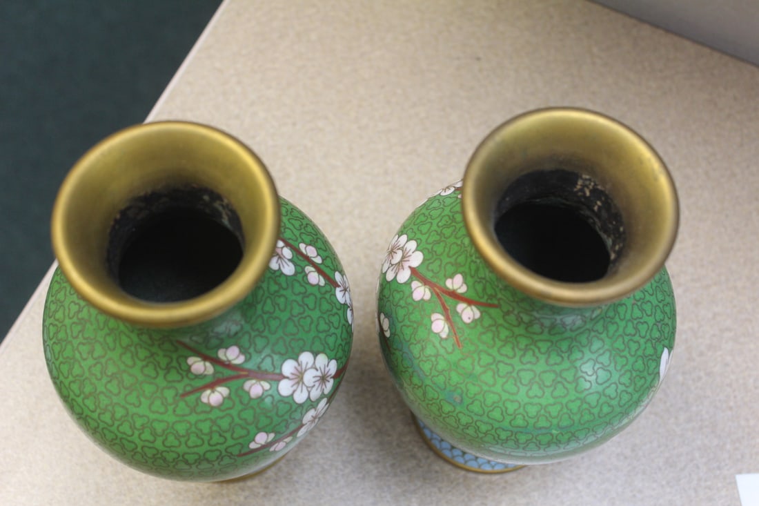 Pair of Chinese Cloisonne Vases - 4