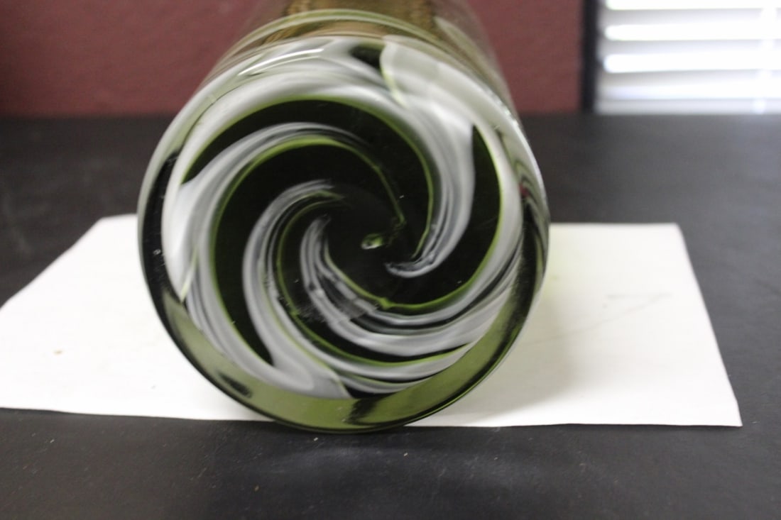 An Art Glass Cylinder Vase - 5